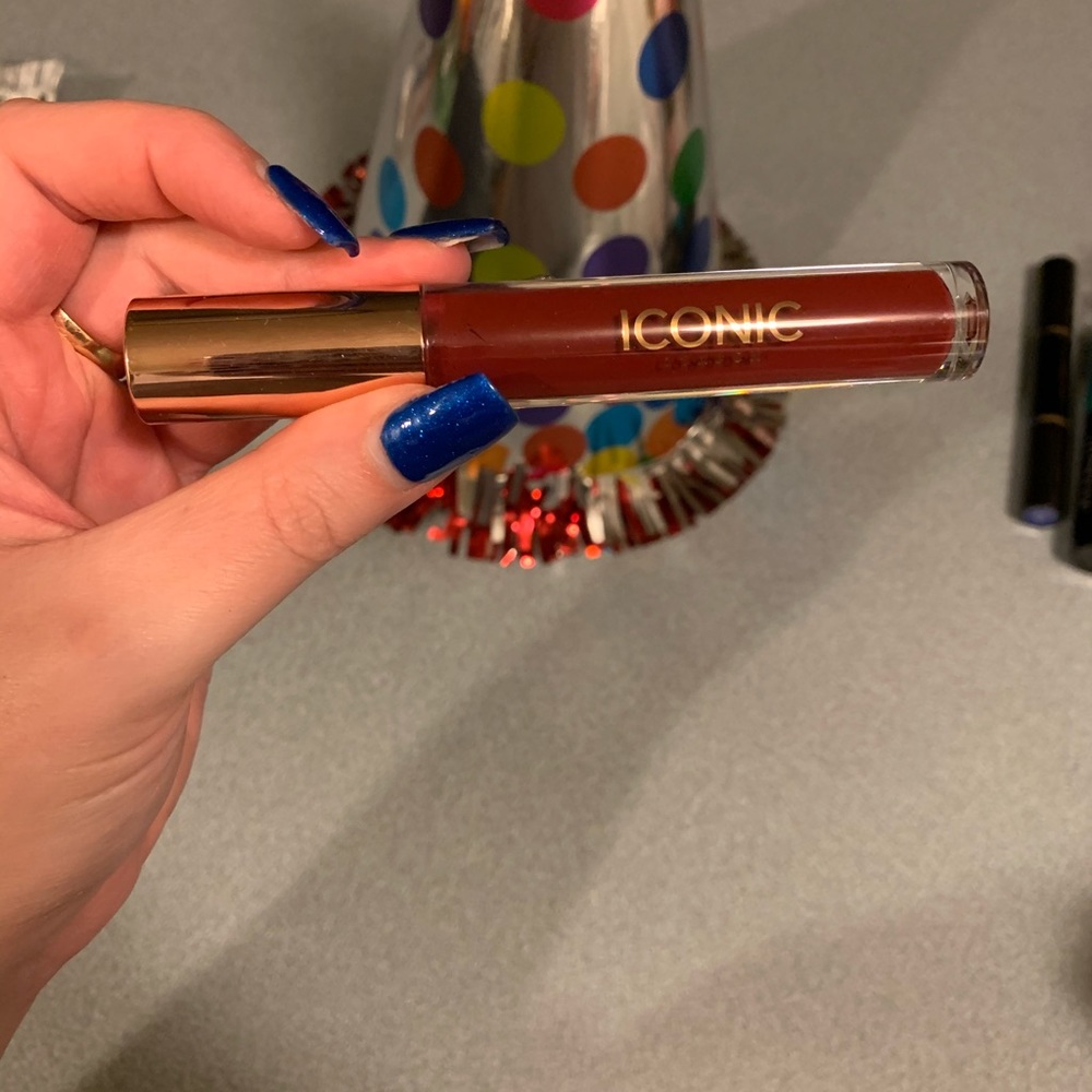 Iconic London Lip plumping gloss